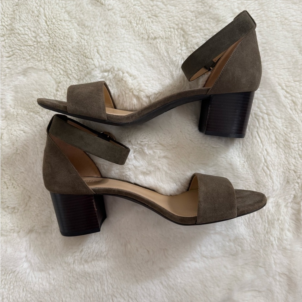 👠 MICHAEL KORS Suede Olive Green Ankle Strap Block Heels 8